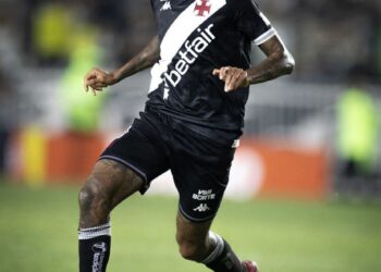 Vasco não divulga, mas Jair deve ficar fora dos gramados por 9 meses