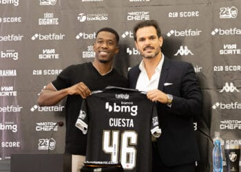 Carlos Cuesta estreia pelo Vasco somente no jogo contra o Ceará.