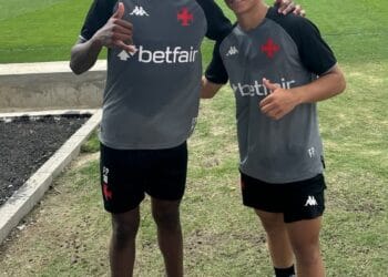 Robert Renan treina no CT Moacyr Barbosa mesmo com elenco de folga