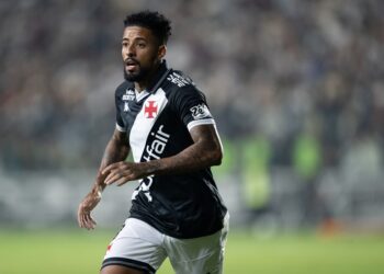Paulinho perde espaço no Vasco sem jogar no Brasileiro desde maio a 4 meses do fim do contrato