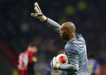 Ex-goleiro vascaíno Helton é liberado após depoimento por posse ilegal de arma em Portugal