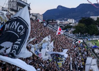Vasco posta foto: ‘Saudade de São Januário neste domingo’