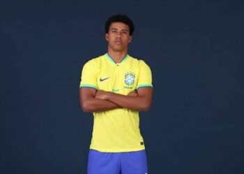 Andrey Santos pode ser titular da Seleção Brasileira contra a Bolívia nesta terça-feira.