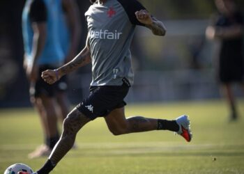 Vasco posta fotos do treino desta segunda-feira no CT Moacyr Barbosa.