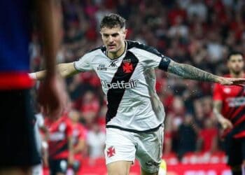 Há 1 ano, Vasco vencia o Athletico-PR nas quartas de final da Copa do Brasil como visitante.