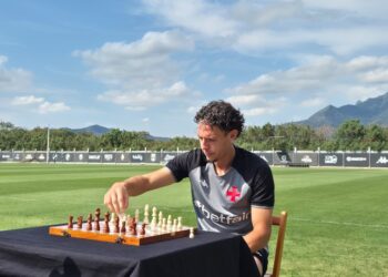 Nuno Moreira revela: nunca perdeu para companheiros do elenco no xadrez.