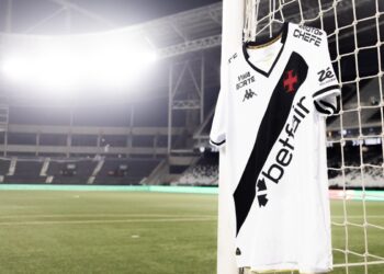 Vasco usará a camisa branca no clássico contra o Botafogo