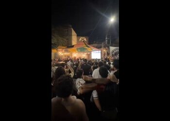 Festa dos torcedores do Vasco no Candinho após o jogo contra o Botafogo