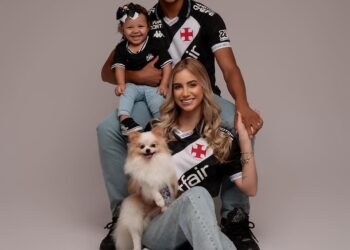 Barros publica fotos da família vestida de Vasco