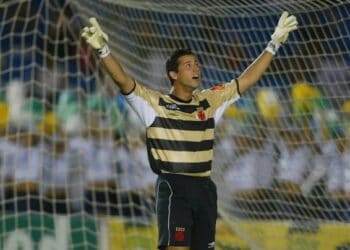 Rayan não havia nascido quando Fábio fez seu último jogo pelo Vasco