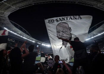 Vasco negocia com Botafogo para jogar no Engenhão enquanto reforma de São Januário se aproxima