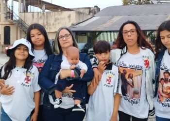 São Januário recebe família de torcedor assassinado antes do jogo contra o Botafogo