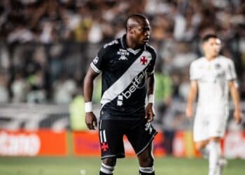 Andrés Gómez soma 2 assistências em 78 minutos pelo Vasco