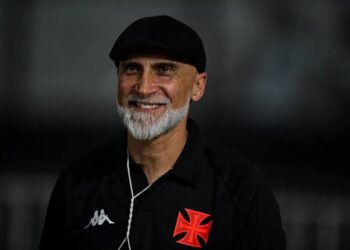 Aproveitamento de Fernando Diniz é o segundo melhor entre os últimos técnicos do Vasco.