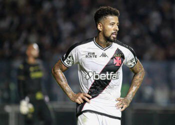 Contra o Ceará: Paulinho retorna após 2 meses afastado.