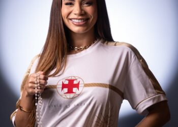 Primeiro lote da camisa do Vasco em homenagem ao Círio de Nazaré: esgotada em poucas horas após o lançamento.