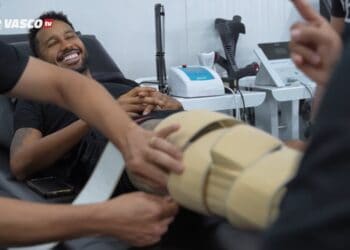 Jair inicia recuperação da cirurgia no CT Moacyr Barbosa nesta 4ª-feira.