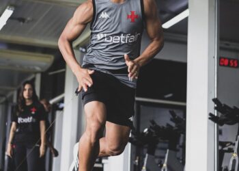 Vasco posta fotos do treino desta 5ª-feira na academia do CT Moacyr Barbosa.