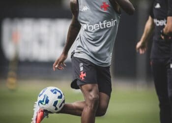 Fotos do treino do Vasco nesta quinta-feira no gramado do CT Moacyr Barbosa.