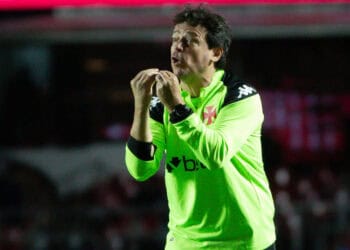 Fernando Diniz é o técnico com mais vitórias sobre o Flamengo desde 2019.