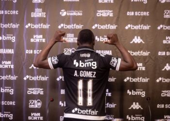 Em enquete, torcida escolhe Andrés Goméz como titular e deixa Vegetti de fora do jogo contra o Flamengo.