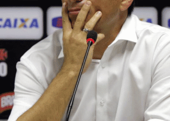 Comissão técnica da Seleção Brasileira estará no Maracanã neste domingo para acompanhar Flamengo x Vasco.