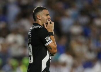 Vasco é o 2º time que mais acertou finalizações na trave no Brasileiro 2025