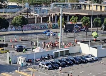 Chegada dos ônibus do Vasco ao Maracanã