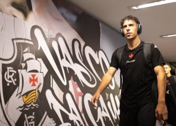 Fotos da chegada do elenco do Vasco ao Maracanã