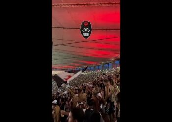 Torcida vascaína brilha no Maracanã