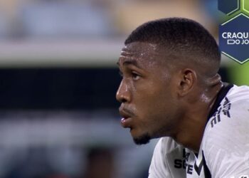 Rayan é eleito craque do jogo após empate entre Flamengo e Vasco.