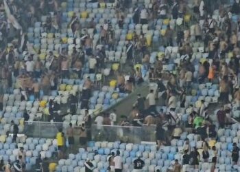 Vídeo mostra tumulto na saída dos torcedores do Vasco do Maracanã.