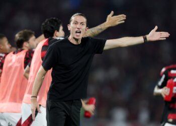 Filipe Luís: Vasco se reforçou e é difícil enfrentar o time de Fernando Diniz.