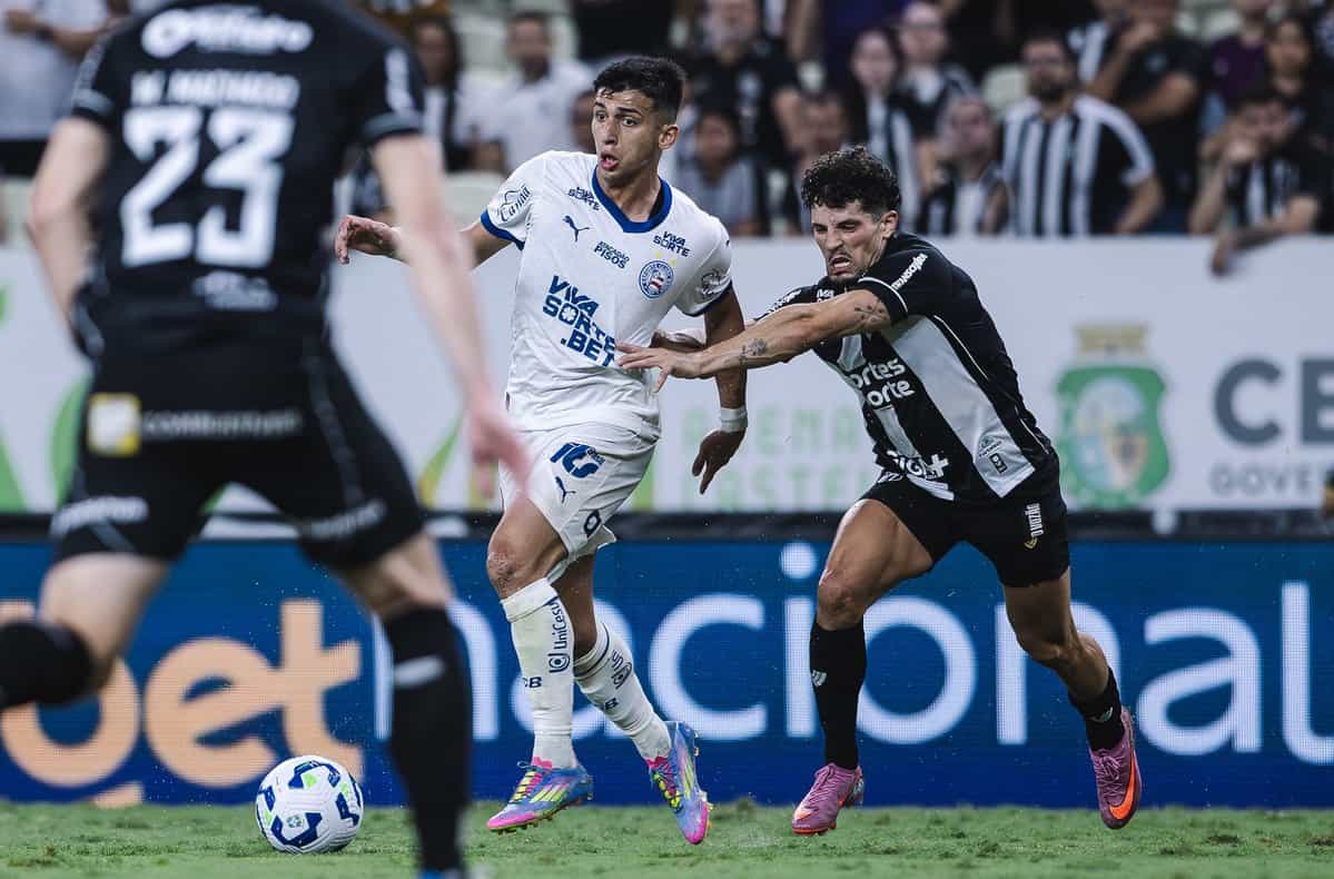 Jugadores do Vasco e Corinthians em campo.