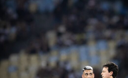 Fla Flamengo e Vasco discutem durante jogo de futebol.