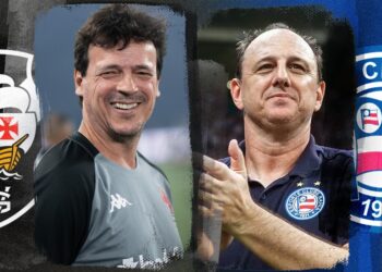 Futebolistas do Vasco com logotipo do clube ao fundo.