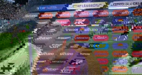 Jogador do Vasco comemorando na comemoração.