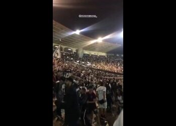 Grandes torcedores no estádio do Vasco.