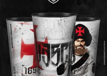 Vasco da gama em copos de papel com design esportivo.