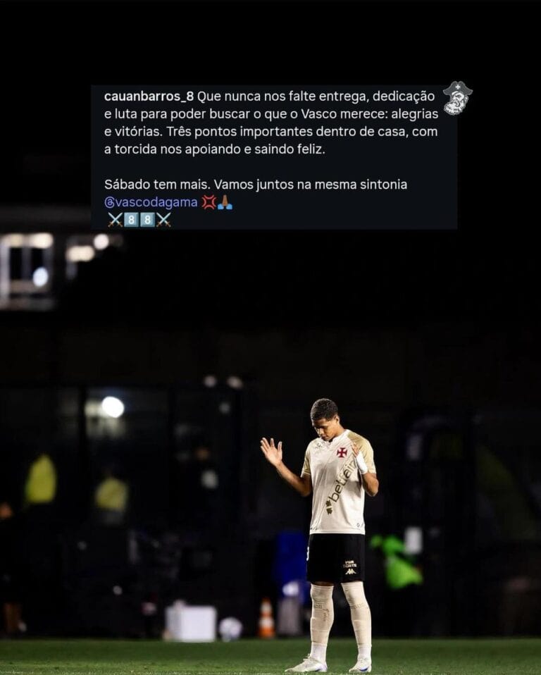 Jogador do Vasco no campo, vestindo uniforme branco com detalhes preto.