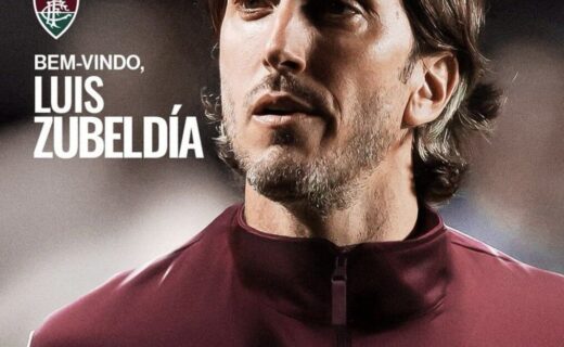 Luis Zubelía de Torcida do Fluminense, treinando com uniforme escuro.