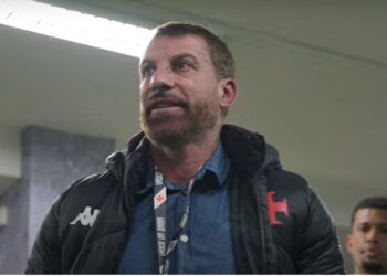 Vasco no estádio durante treino ou jogo.