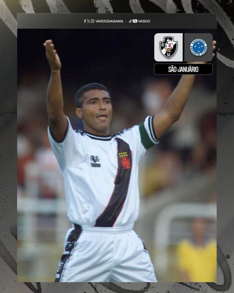 Jogador do Vasco comemorando em campo.