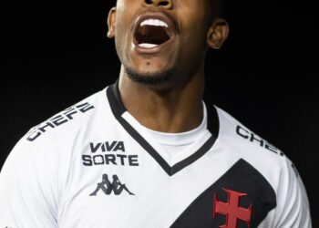 Vasco da Gama, jogador com uniforme do time.