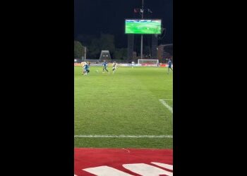 Jogadores em campo durante jogo do Vasco.