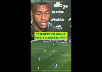 Aje: Lose a jogada do futebol no estádio.