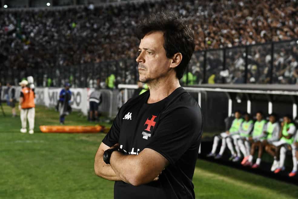 Fernandinho treinador do Vasco no estádio.