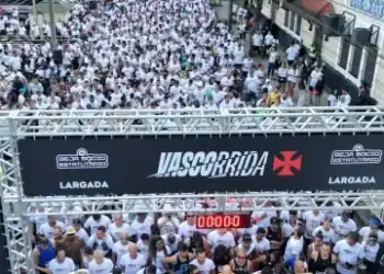 Milhares de torcedores na largada da corrida Vasco.