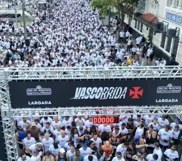 Milhares de torcedores na largada da corrida Vasco.