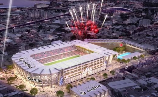 São Januário com fogos de artifício ao fundo.